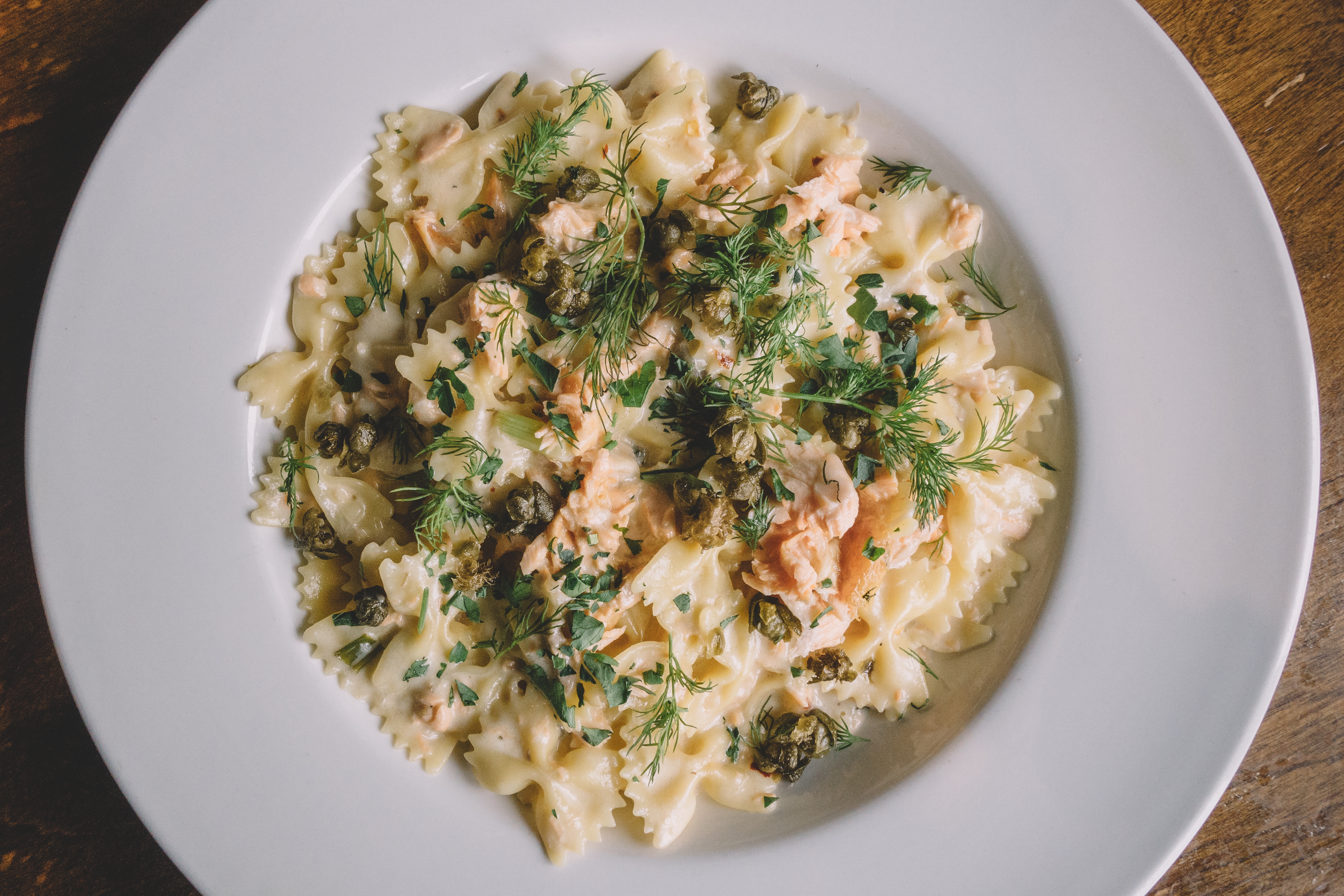 Farfalle alfredo con salmone